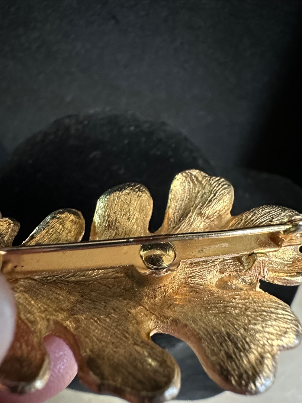 Vintage Gold-Tone Oak Leaf Brooch - Picture 9 of 10